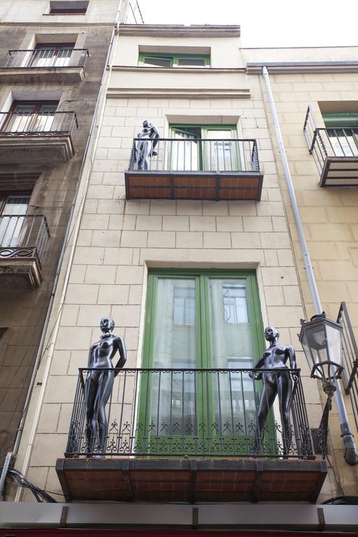 Triple With Private Bathroom In Gothic Pensión Barcelona