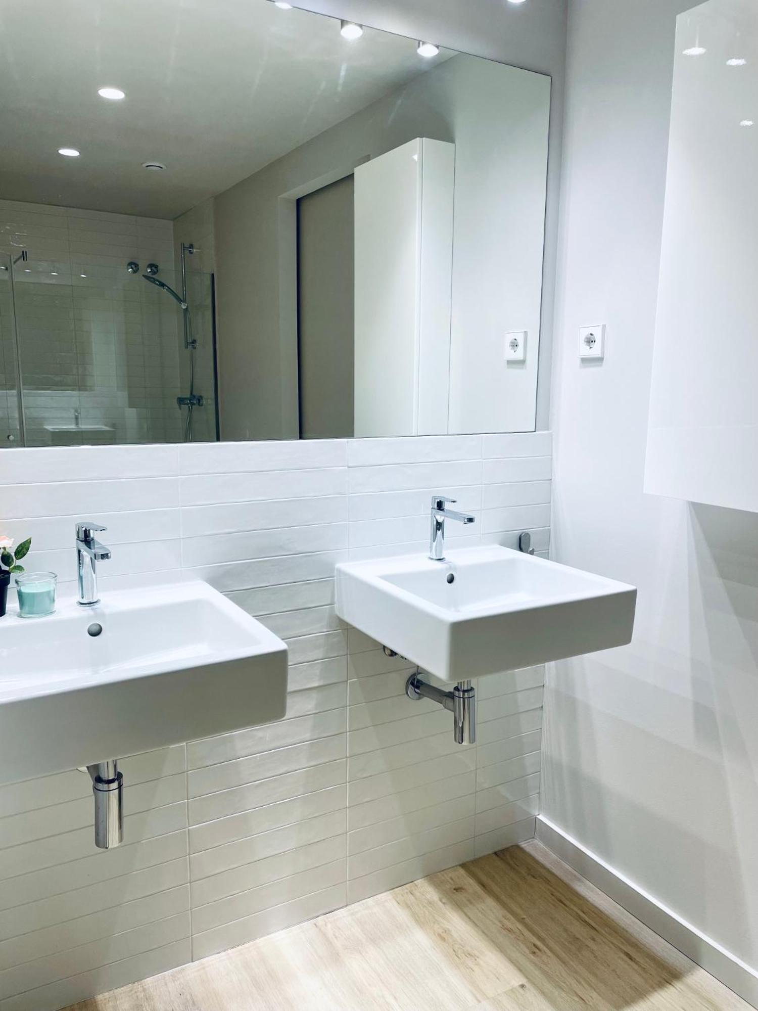 Pensión Triple With Private Bathroom In Gothic Barcelona